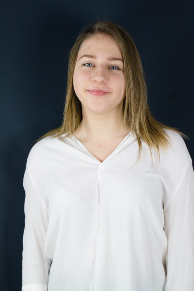 Julia Laura Szhin 1HHC